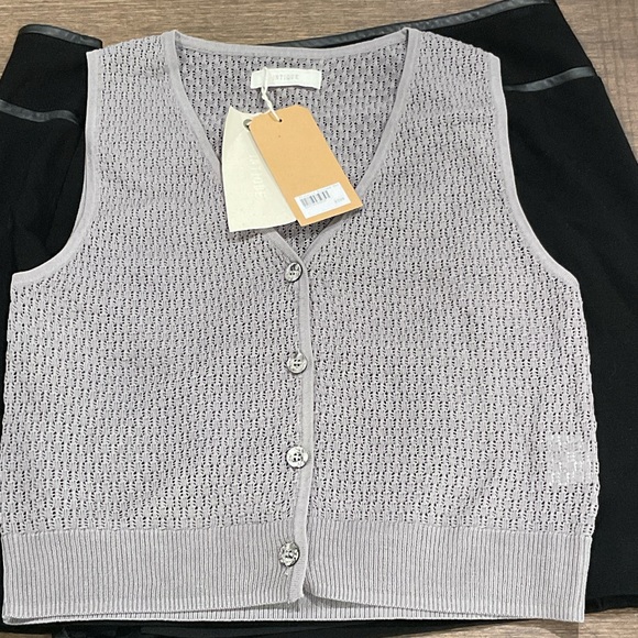 Sweaters - Intique Gray Sleeveless Knit Sweater Vest